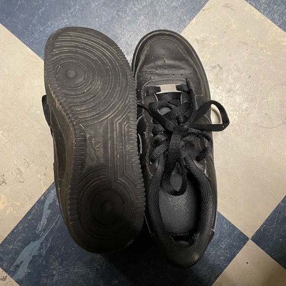 Black Air Forces - Picture 1 of 4